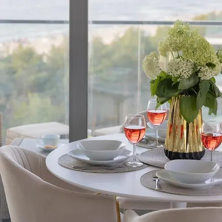 Royallux Waves & - Sea View From Balcony By Renters Prestige *