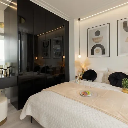 Apartment Royallux Waves & - Sea View From Balcony By Renters Prestige *