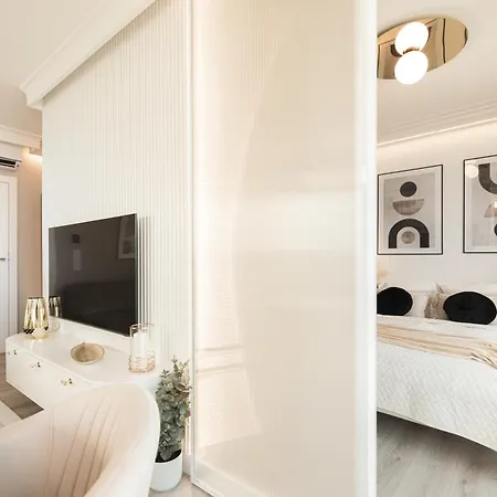 아파트 Royallux Waves & - Sea View From Balcony By Renters Prestige *