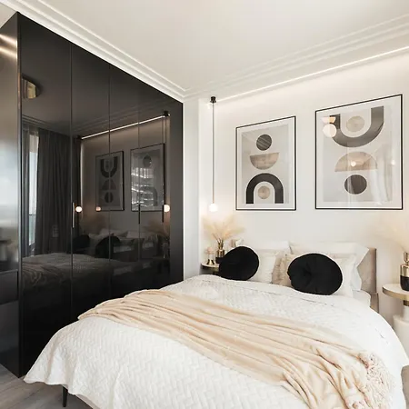 Royallux Waves & - Sea View From Balcony By Renters Prestige Appartement