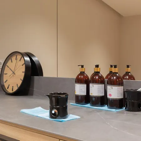 Royallux Waves & - Sea View From Balcony By Renters Prestige Apartment