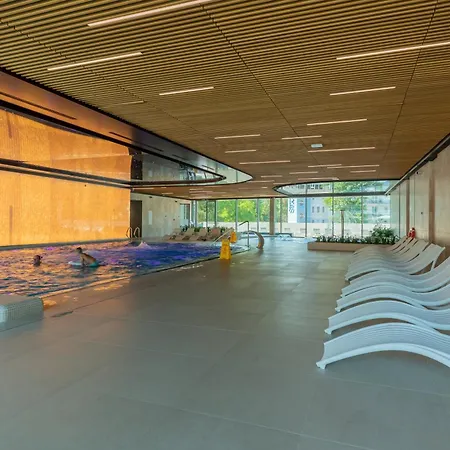 Royallux Waves & - Sea View From Balcony By Renters Prestige *